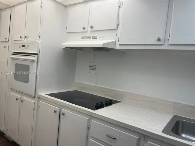 $2,395 | 1000 West Avenue, Unit 431, Miami Beach, FL 33139