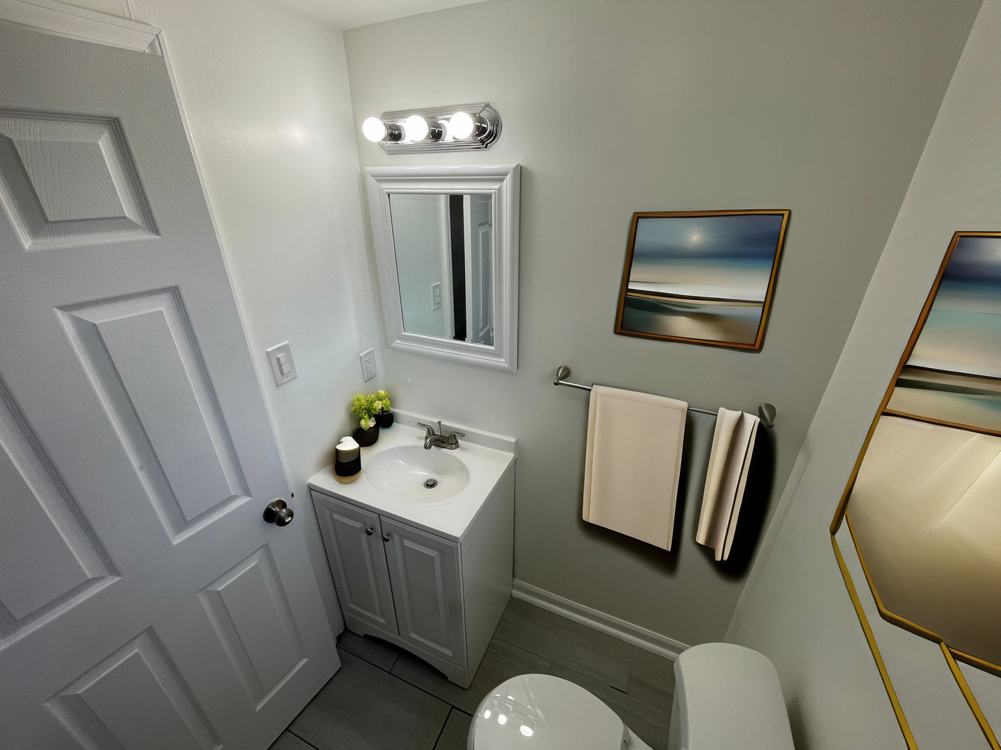 649 East Marquette Road, Unit 3 Chicago, IL 60637 - Photo 14 of 15 a bathroom with sink toilet and mirror