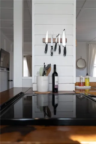 $2,400 | 18 Meeting Street, Unit 1, Newport, RI 02840