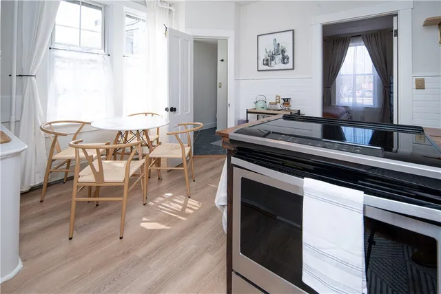 $2,400 | 18 Meeting Street, Unit 1, Newport, RI 02840