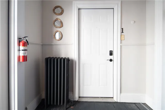 $2,400 | 18 Meeting Street, Unit 1, Newport, RI 02840