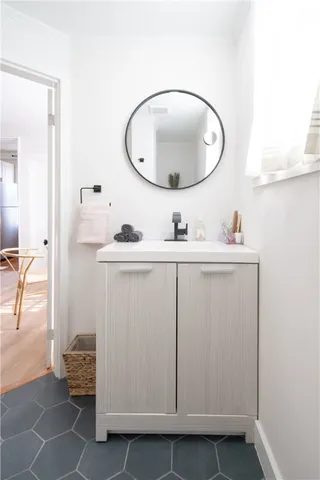 $2,400 | 18 Meeting Street, Unit 1, Newport, RI 02840