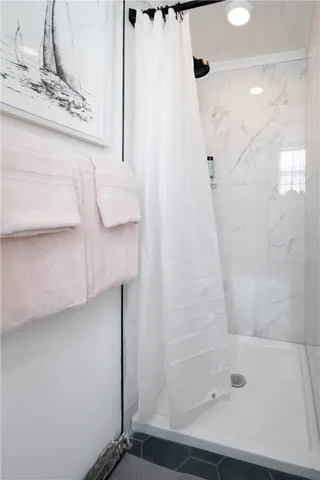 $2,400 | 18 Meeting Street, Unit 1, Newport, RI 02840