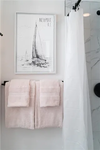 $2,400 | 18 Meeting Street, Unit 1, Newport, RI 02840