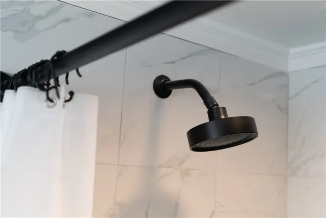 $2,400 | 18 Meeting Street, Unit 1, Newport, RI 02840