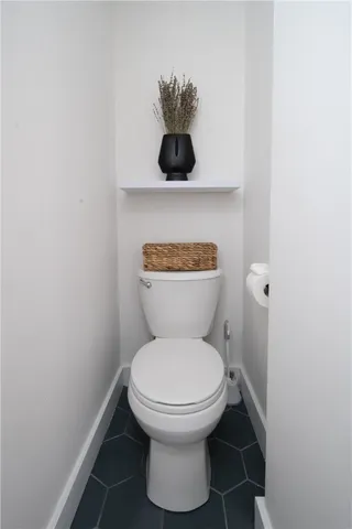 $2,400 | 18 Meeting Street, Unit 1, Newport, RI 02840