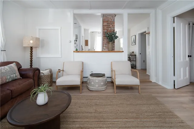 $2,400 | 18 Meeting Street, Unit 1, Newport, RI 02840