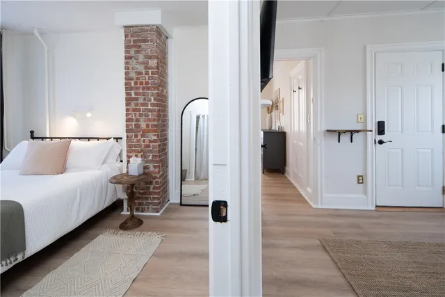 $2,400 | 18 Meeting Street, Unit 1, Newport, RI 02840