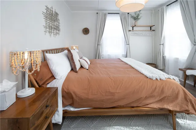 $2,400 | 18 Meeting Street, Unit 1, Newport, RI 02840