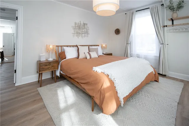 $2,400 | 18 Meeting Street, Unit 1, Newport, RI 02840