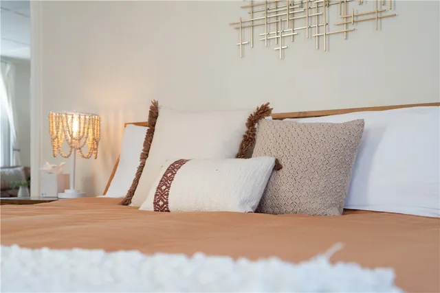 $2,400 | 18 Meeting Street, Unit 1, Newport, RI 02840