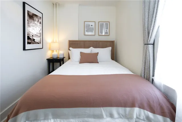 $2,400 | 18 Meeting Street, Unit 1, Newport, RI 02840