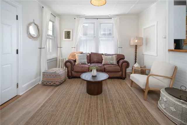 $2,400 | 18 Meeting Street, Unit 1, Newport, RI 02840