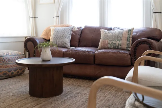 $2,400 | 18 Meeting Street, Unit 1, Newport, RI 02840