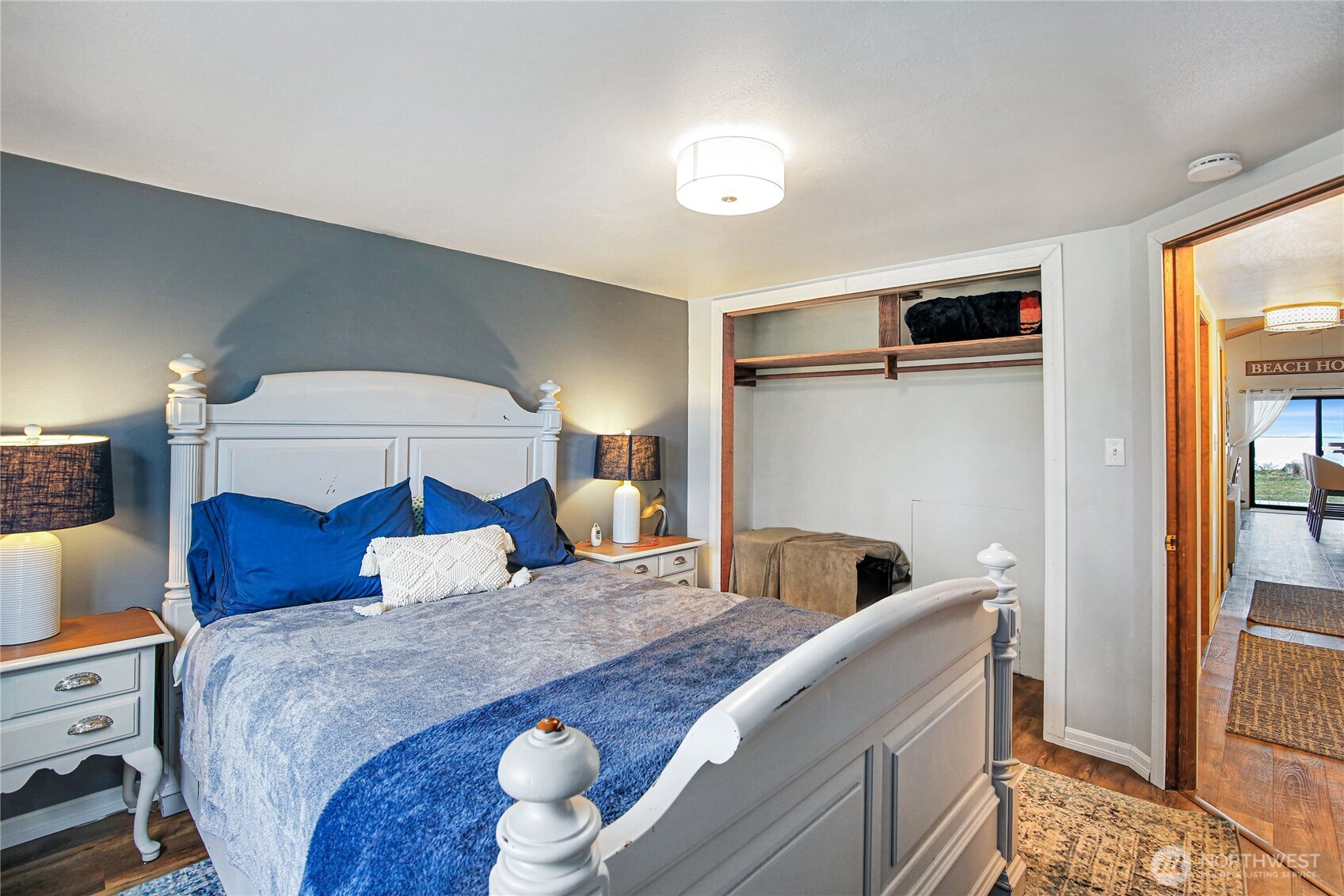 1968 State Route 105 Aberdeen, WA 98520 - Photo 12 of 39 a living room with furniture