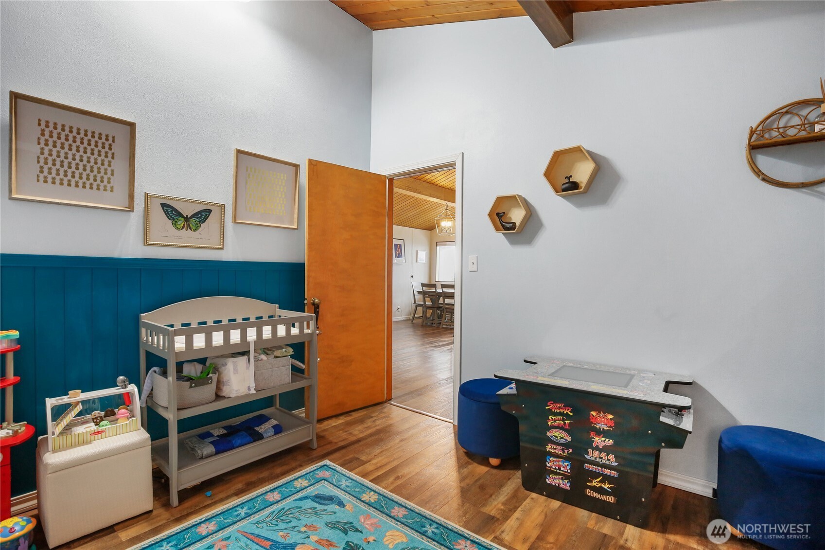 1968 State Route 105 Aberdeen, WA 98520 - Photo 19 of 39 a living room with couch and a table