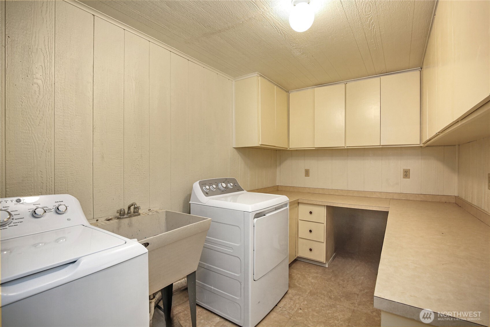 1968 State Route 105 Aberdeen, WA 98520 - Photo 21 of 39 a utility room with cabinets washer and dryer