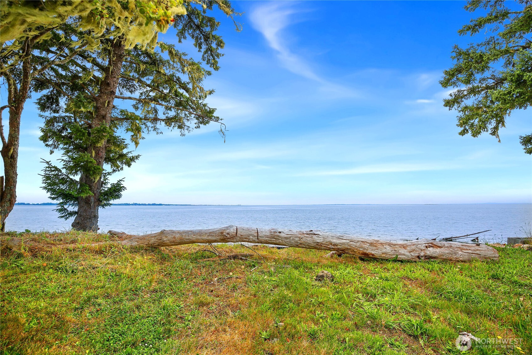 1968 State Route 105 Aberdeen, WA 98520 - Photo 24 of 39 a view of an ocean and a mountain