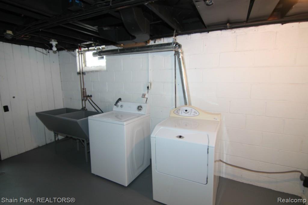 4298 Kenmore Road Berkley, MI 48072 - Photo 24 of 30 Large Laundry Area