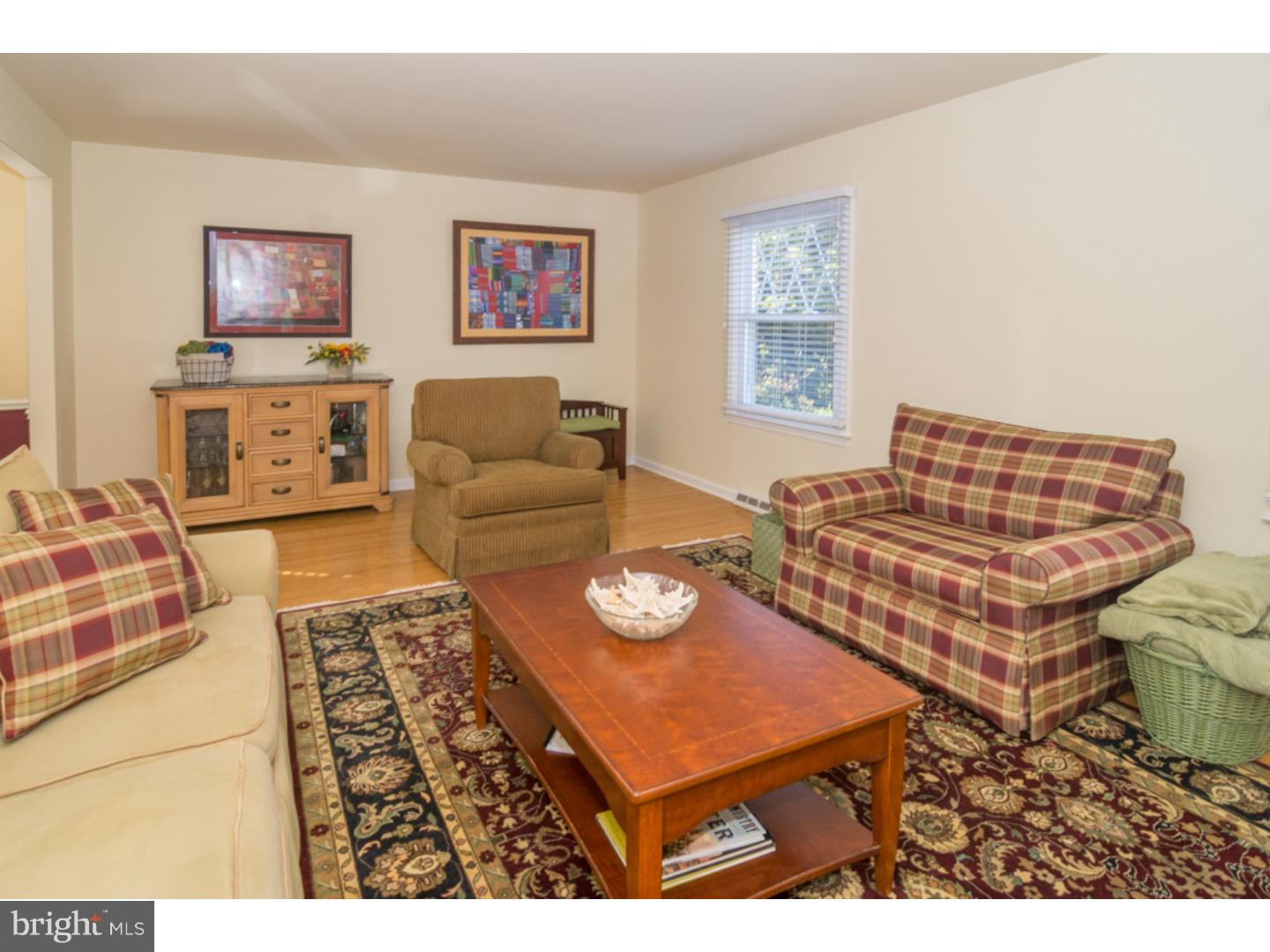 242 New Road Churchville, PA 18966 - Photo 11 of 25 Living Room