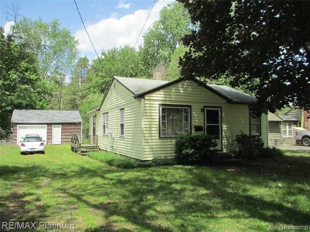 604 North Road Fenton, MI 48430 - Photo 1 of 23