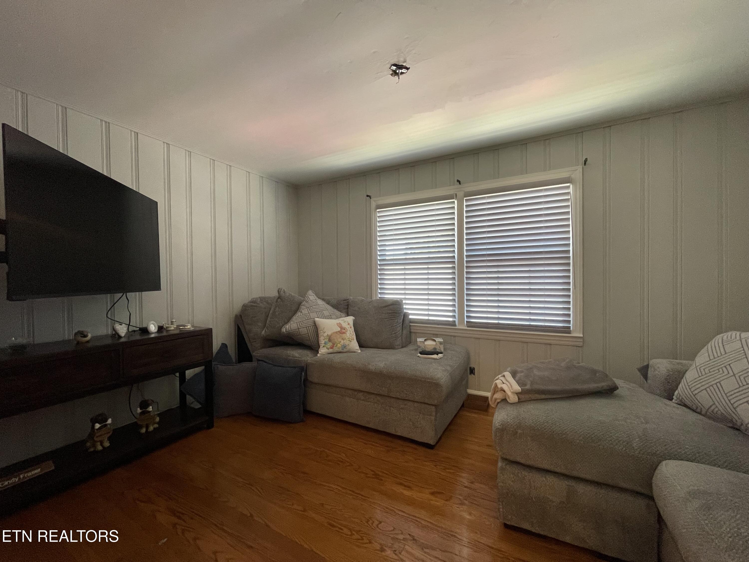 217 West Hicks Street Clinton, TN 37716 - Photo 26 of 41 IMG_5273