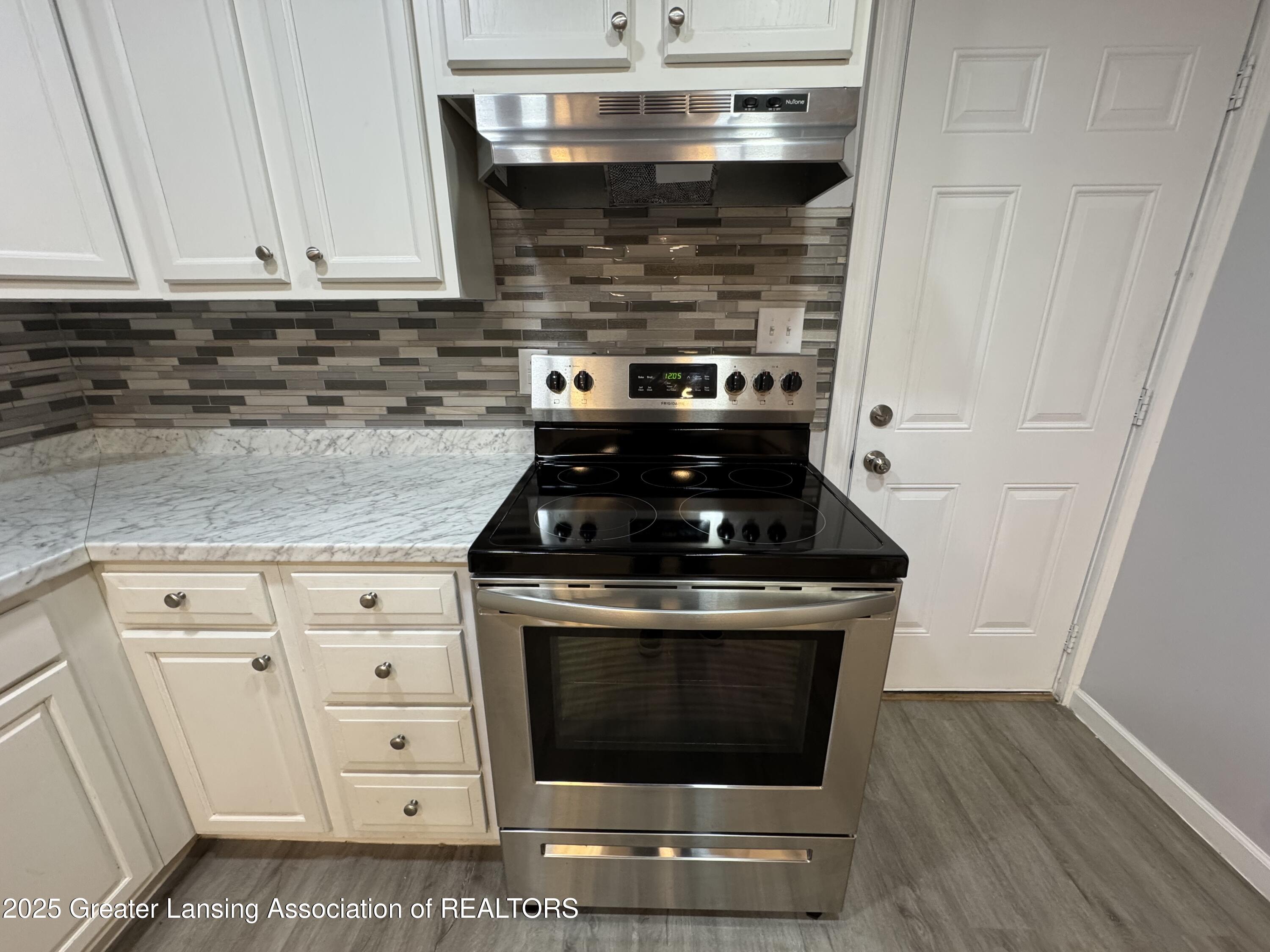 6819 Richard Road Lansing, MI 48911 - Photo 6 of 23 IMG_6850