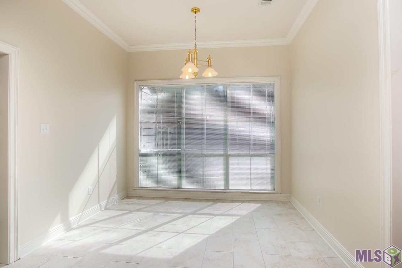 Sunny Breakfast Room