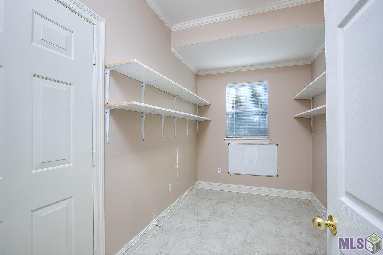 535 West Plantation Ridge Court Baton Rouge, LA 70810 - Photo 9 of 20 1 of 2 Laundry Rooms - could make a great craft room too!