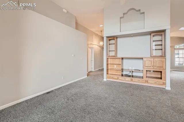 a view of workspace with furniture