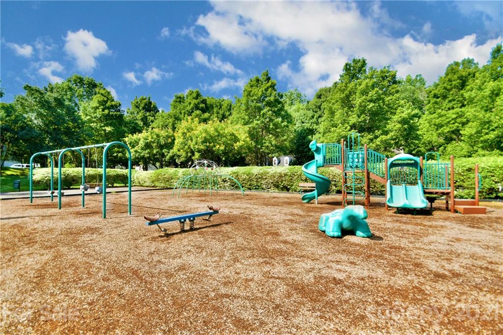3407 Brownes Ferry Road Charlotte, NC 28269 - Photo 24 of 24 a garden view with a seating space