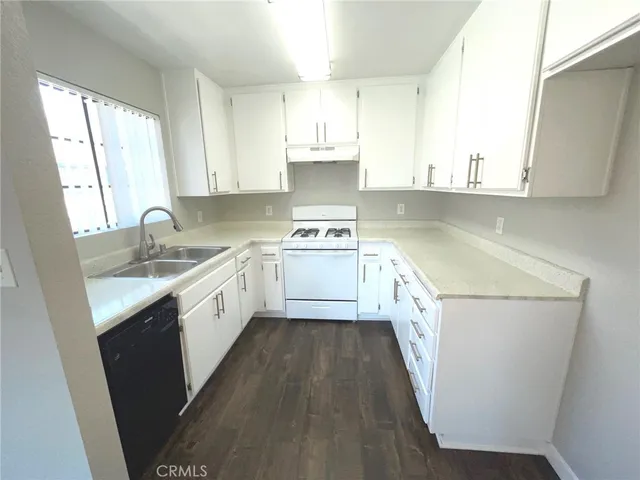 $2,450 | 1130 Newport Avenue, Unit 206, Long Beach, CA 90804