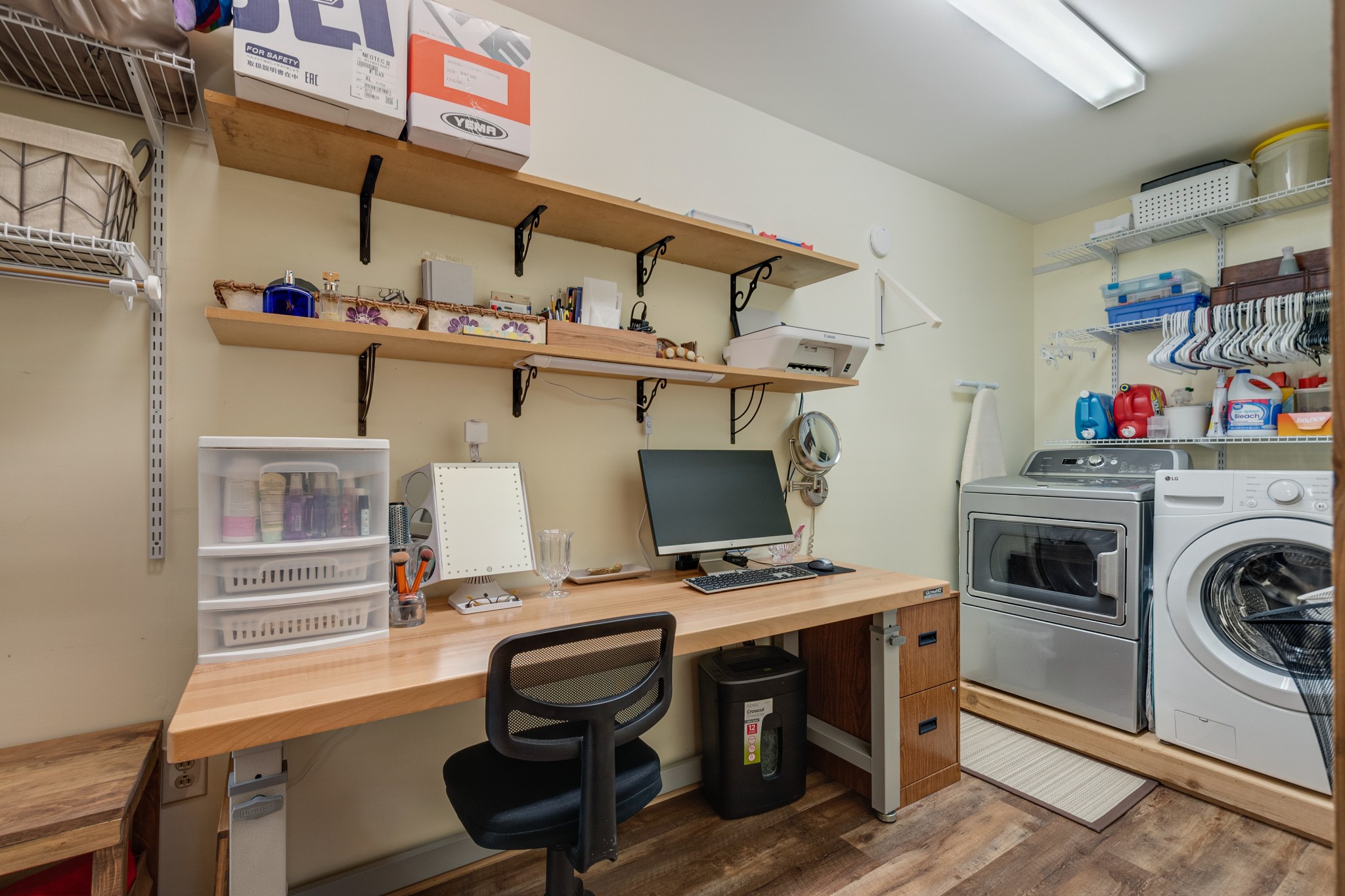 6089 Norman Thomas Road Silver Point, TN 38582 - Photo 18 of 37 a workspace with furniture a washer and dryer
