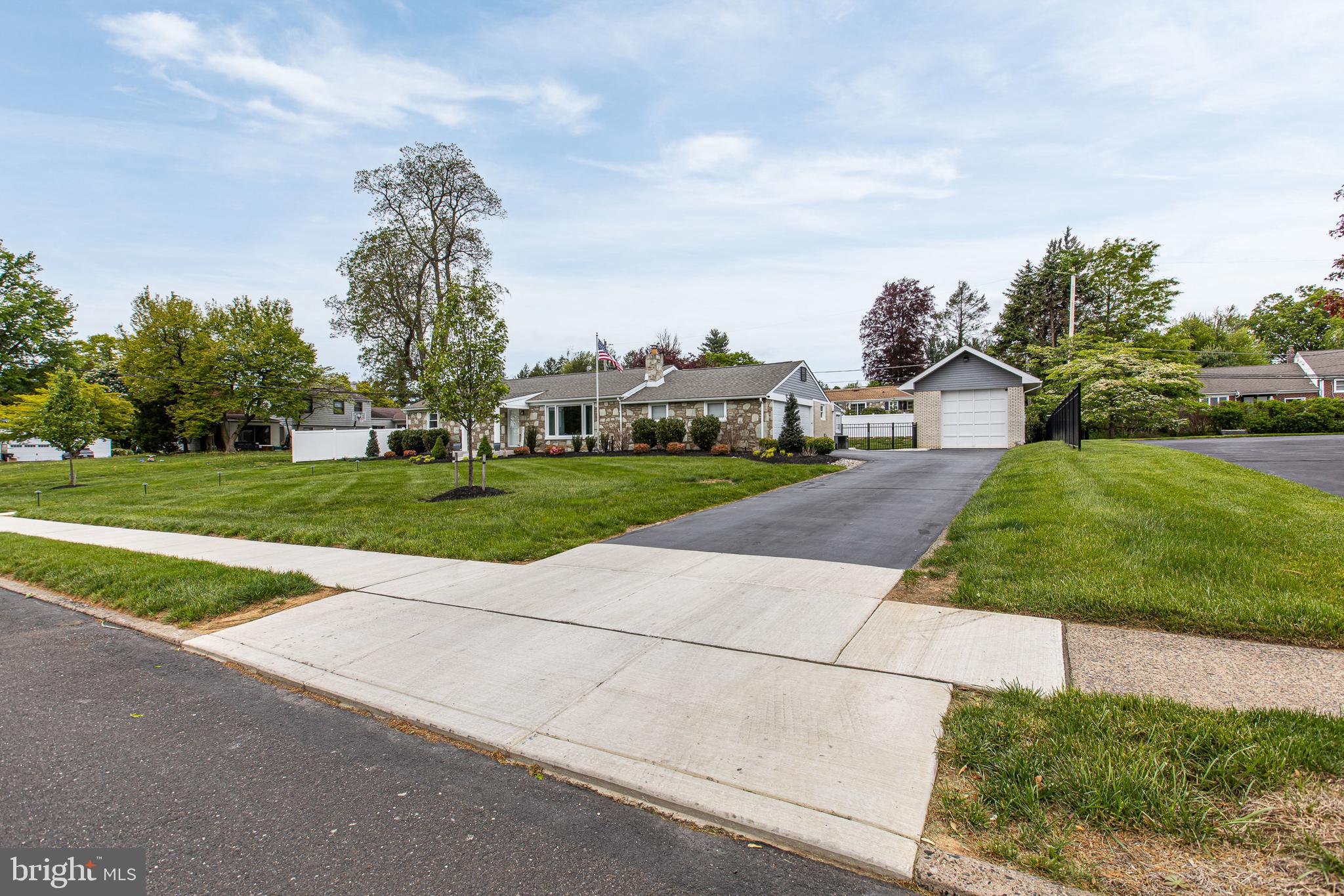 3936 Martin Road Huntingdon Valley, PA 19006 - Photo 4 of 75