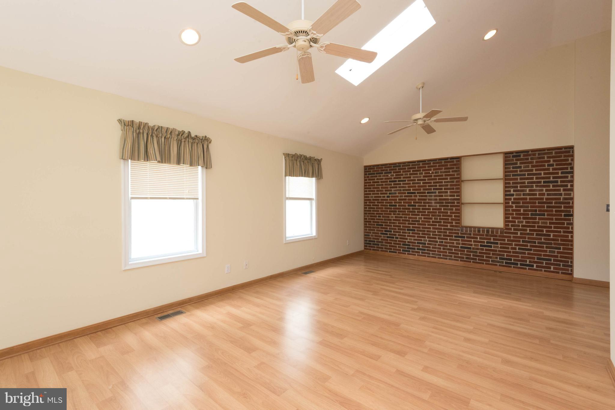 259 Harlem Road Pasadena, MD 21122 - Photo 3 of 30 Fabulous Vaulted Family Room Addition