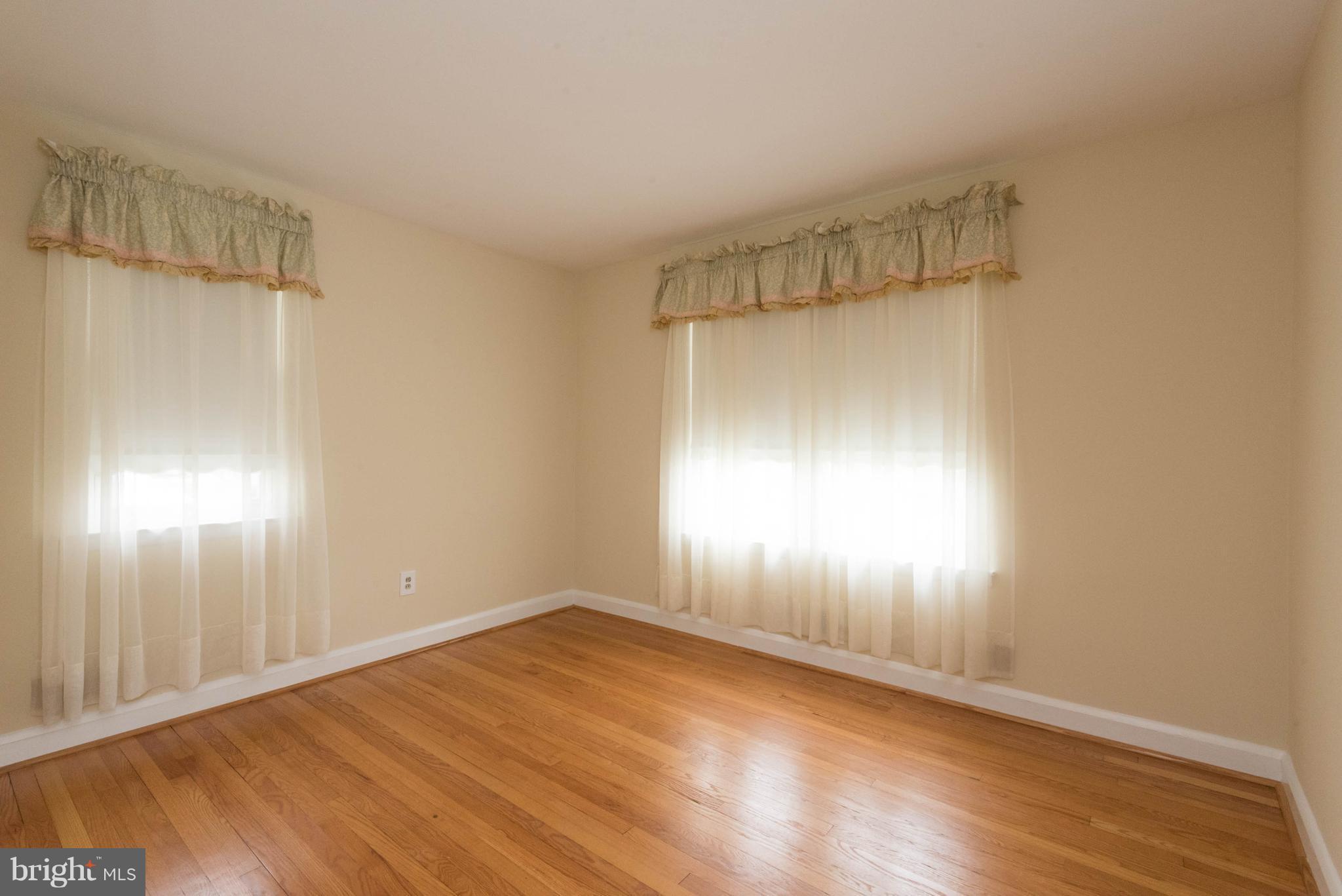 259 Harlem Road Pasadena, MD 21122 - Photo 25 of 30 Abundant Windows Bathing Rooms in Light