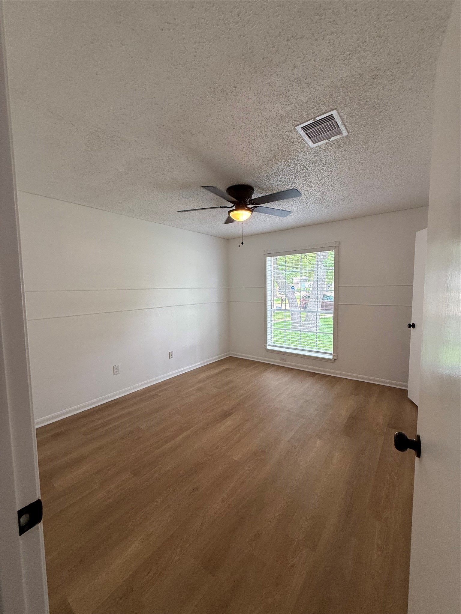 1847 Spruce Knob Drive Houston, TX 77339 - Photo 18 of 26 an empty room with windows and ceiling fan