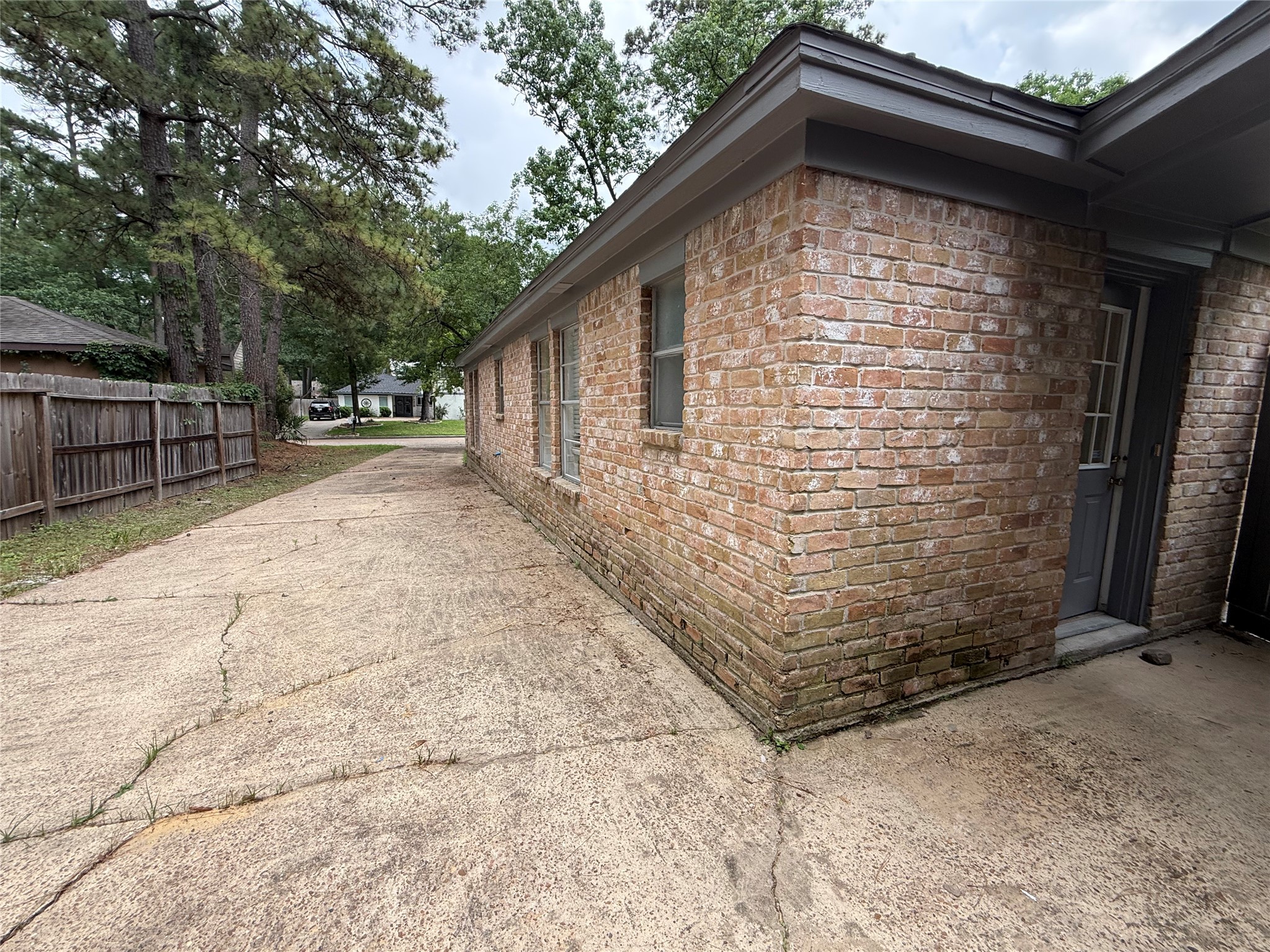 1847 Spruce Knob Drive Houston, TX 77339 - Photo 23 of 26 a backyard of a house with lots of green space