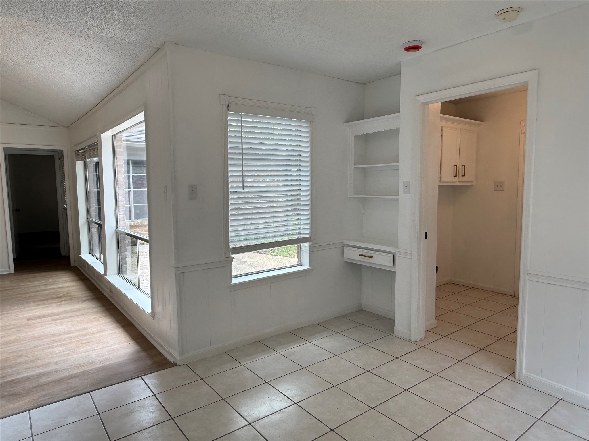 1847 Spruce Knob Drive Houston, TX 77339 - Photo 9 of 26 an empty room with windows