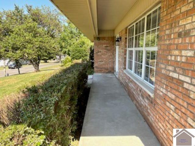 3712 Springdale Circle Paducah, KY 42001 - Photo 29 of 35 Covered front porch