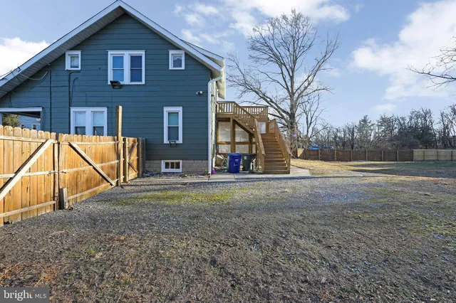 a view of backyard of house