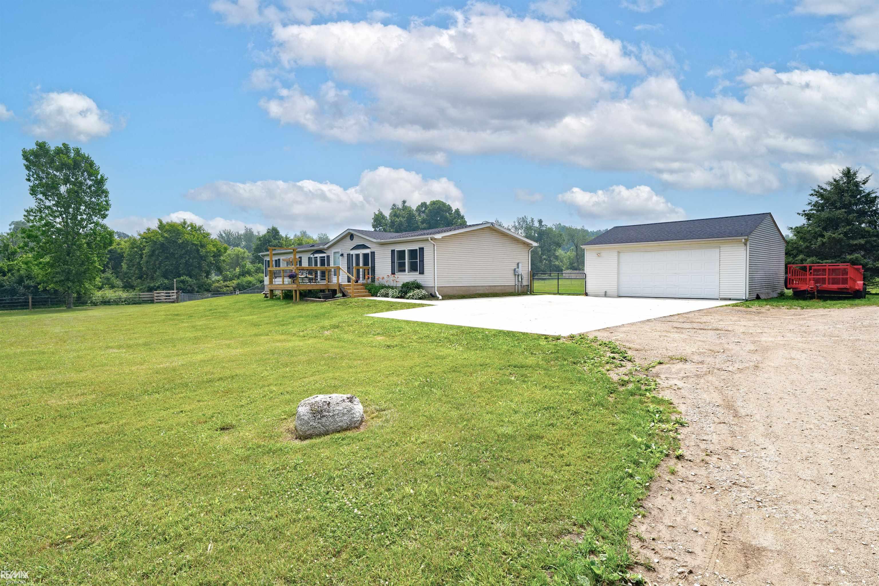 4377 Genesee Road Lapeer, MI 48446 - Photo 6 of 45 50113228-5.JPG