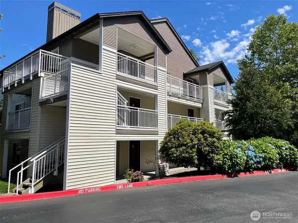 $429,800 | 12303 Harbour Pointe Boulevard, Unit CC202, Mukilteo, WA 98275