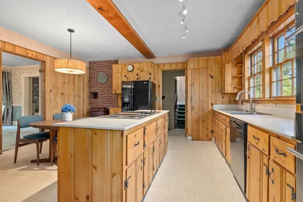 $999,000 | 16 Court Street, North Andover, MA 01845