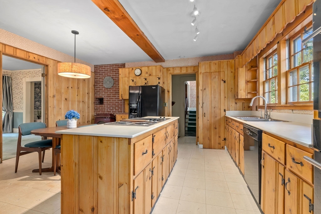 16 Court Street North Andover, MA 01845 - Photo 14 of 42