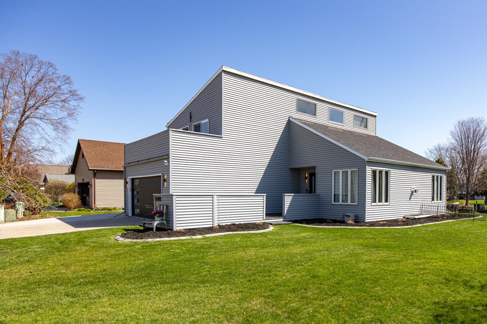 1840 Cliffview Court Oshkosh, WI 54901 - Photo 2 of 90