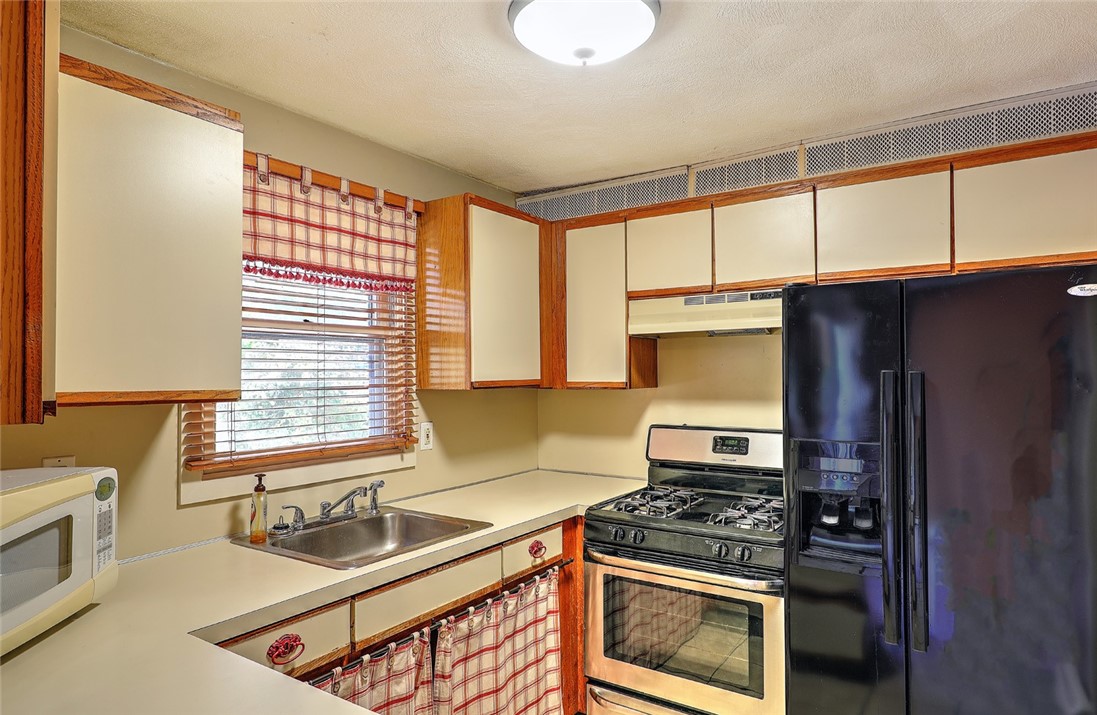 53 Reed Street Warwick, RI 02886 - Photo 13 of 37 Kitchen
