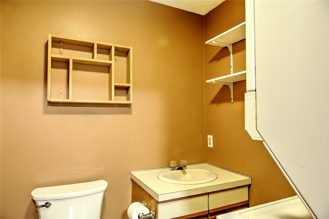 53 Reed Street Warwick, RI 02886 - Photo 21 of 37 1/2 bath- 1st floor