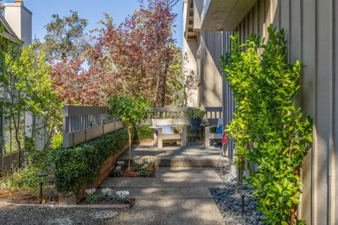 $2,550,000 | 402 Sand Hill Circle, Menlo Park, CA 94025