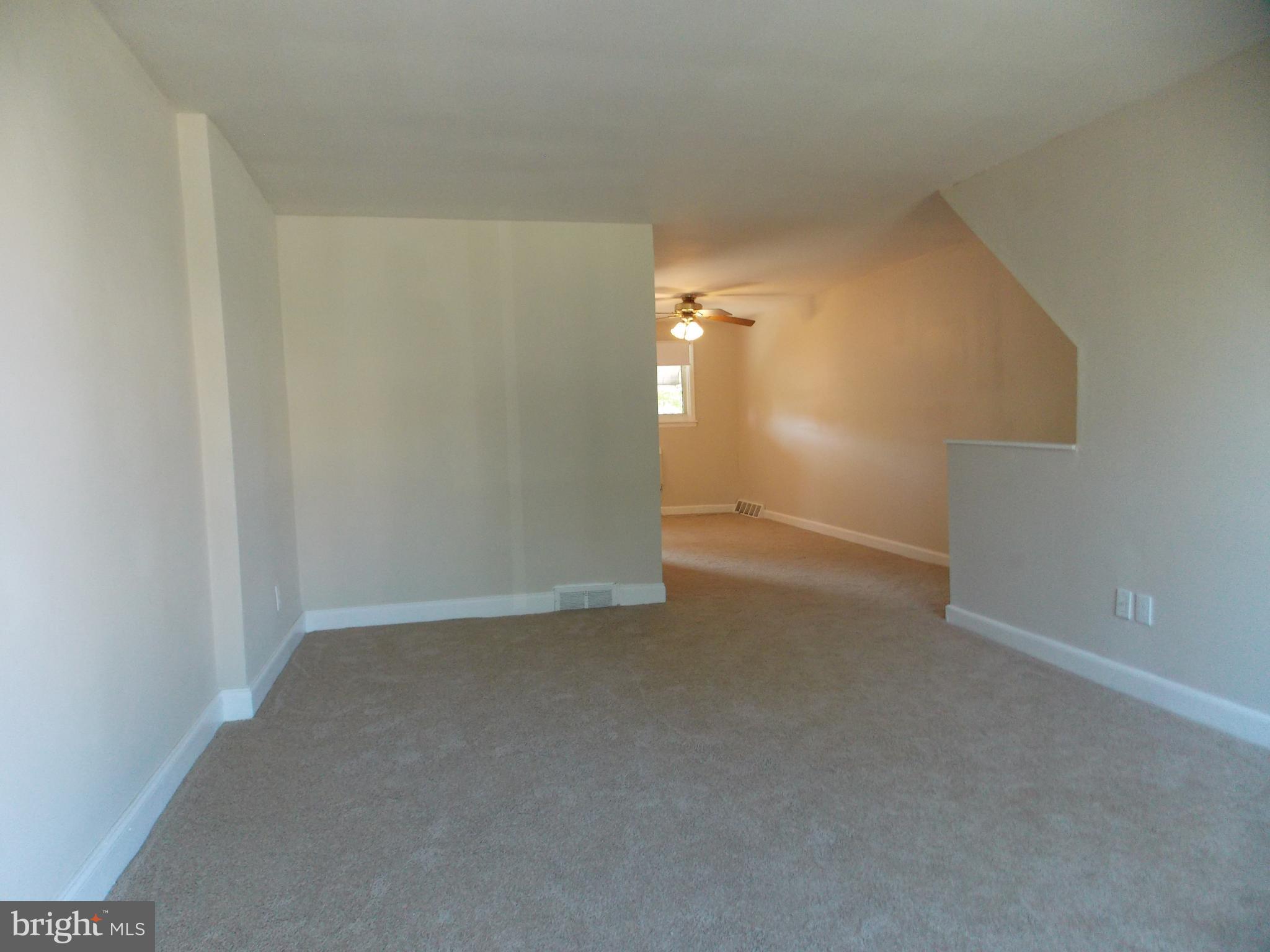 968 Grant Road Folcroft, PA 19032 - Photo 2 of 18 Bright Living Room